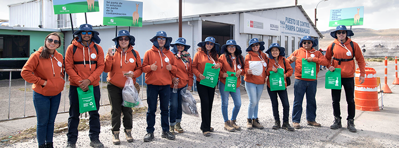 voluntariado-de-cerro-verde-realiza-limpieza-de-bofedales-en-parte-de-la-reserva-nacional-de-salinas-y-aguada-blanca-en-alianza-con-sernanp-245